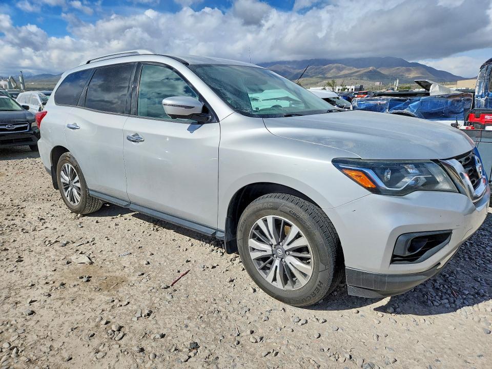 2017 Nissan Pathfinder sl