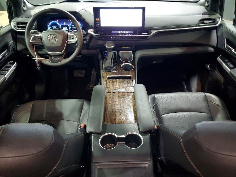 2025 Toyota Sienna Platinum 7-passenger