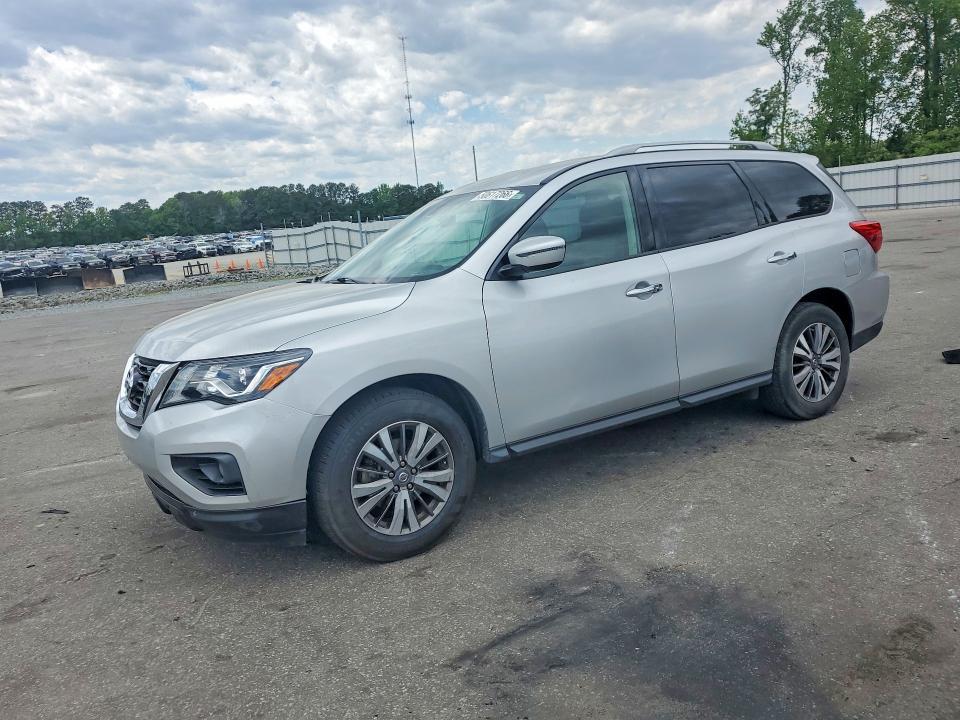 2018 Nissan Pathfinder sv