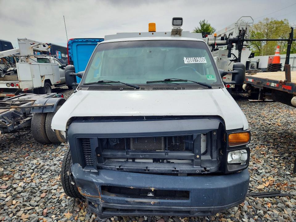 2014 Ford Econoline E350 Super Duty Cutaway Van