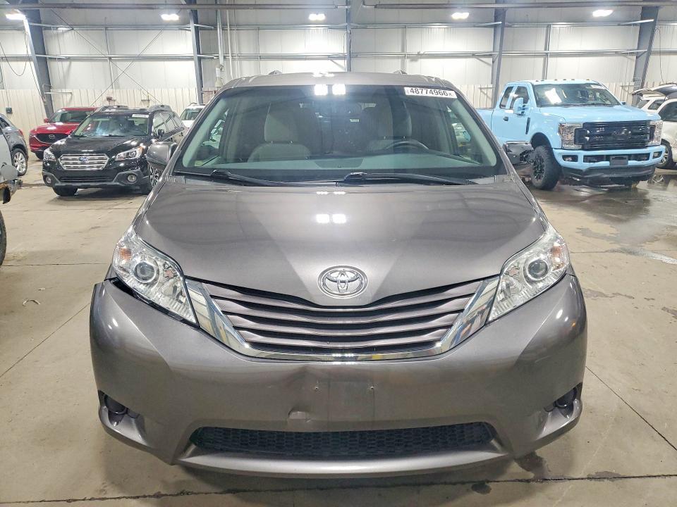 2017 Toyota Sienna le 8-passenger
