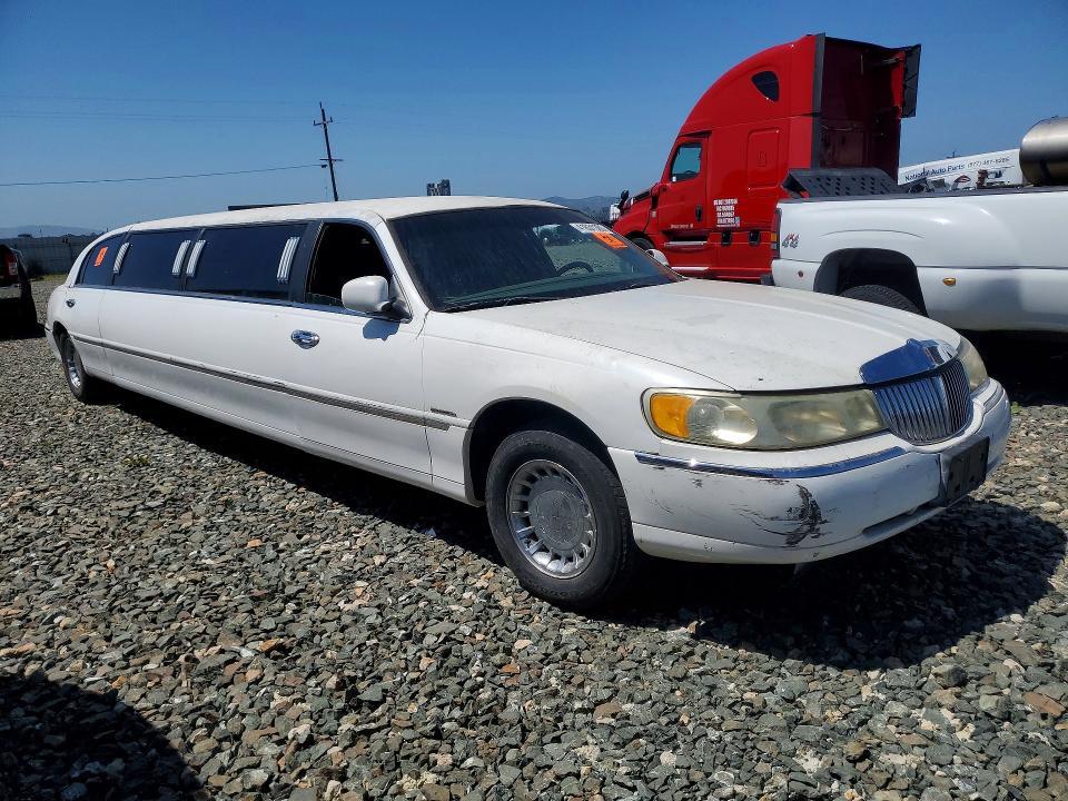 2001 Lincoln Town Car Limousine