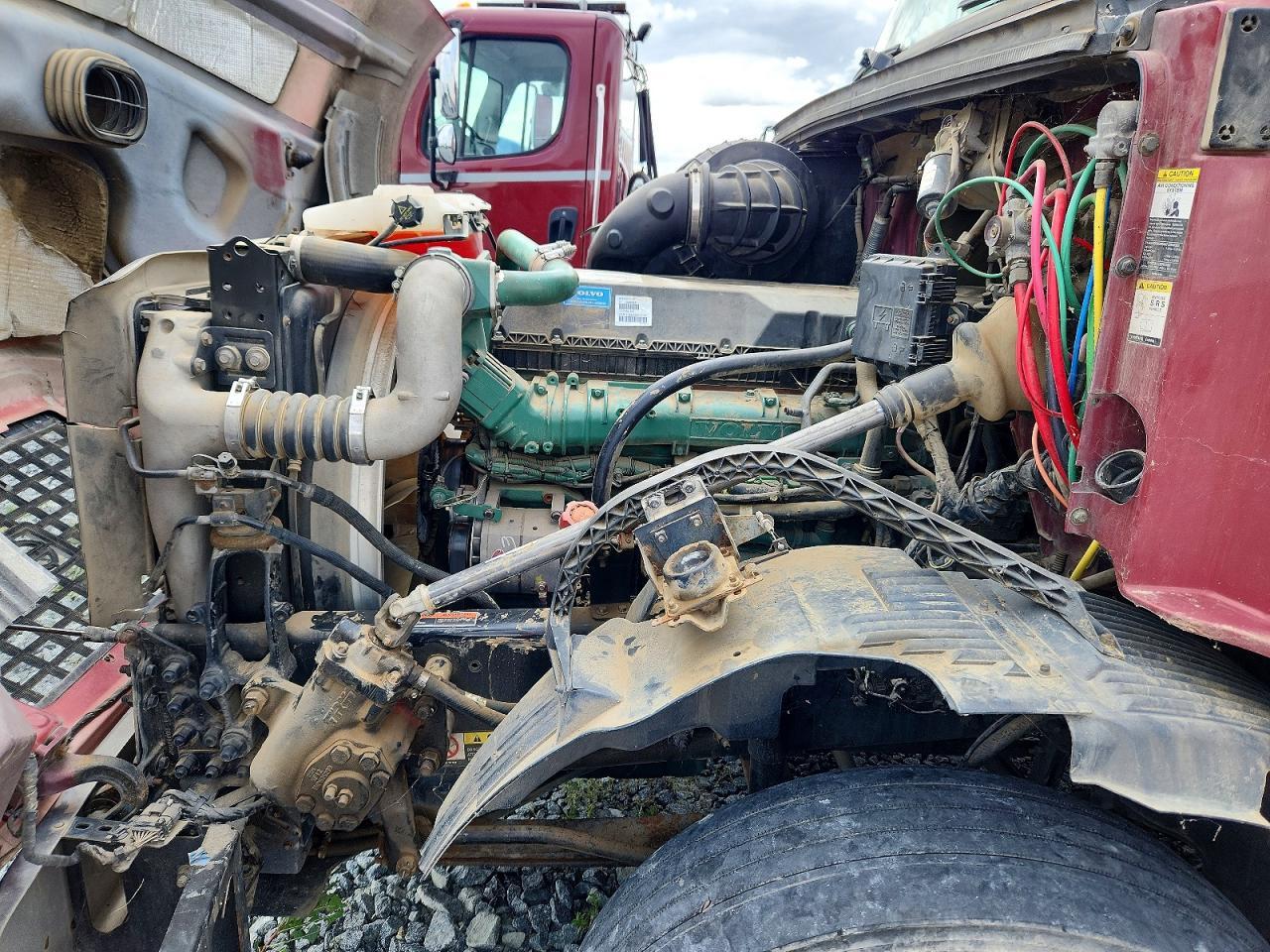 2015 Volv O VNL Semi Truck