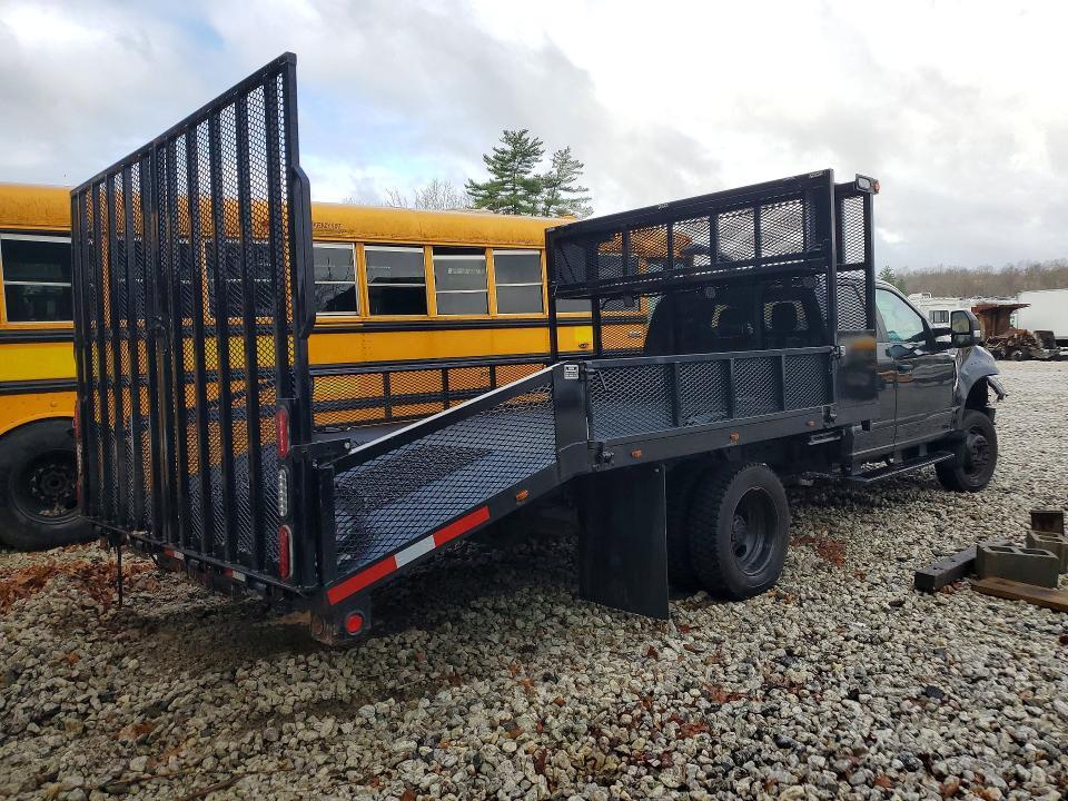 2018 Ford F550 Super Duty Crew Cab Flatbed Truck