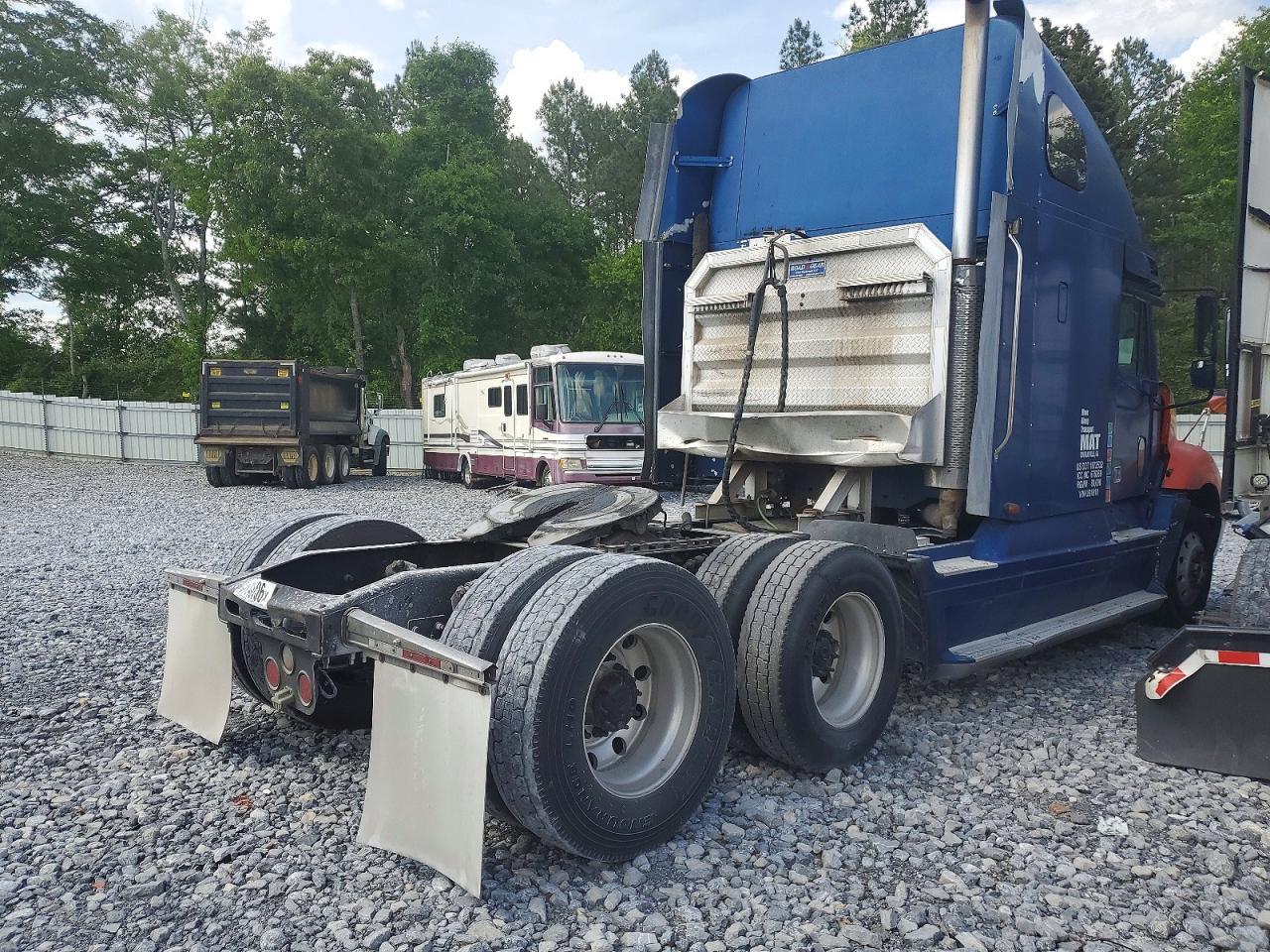 2005 Freightliner Columbia 120 Semi Truck