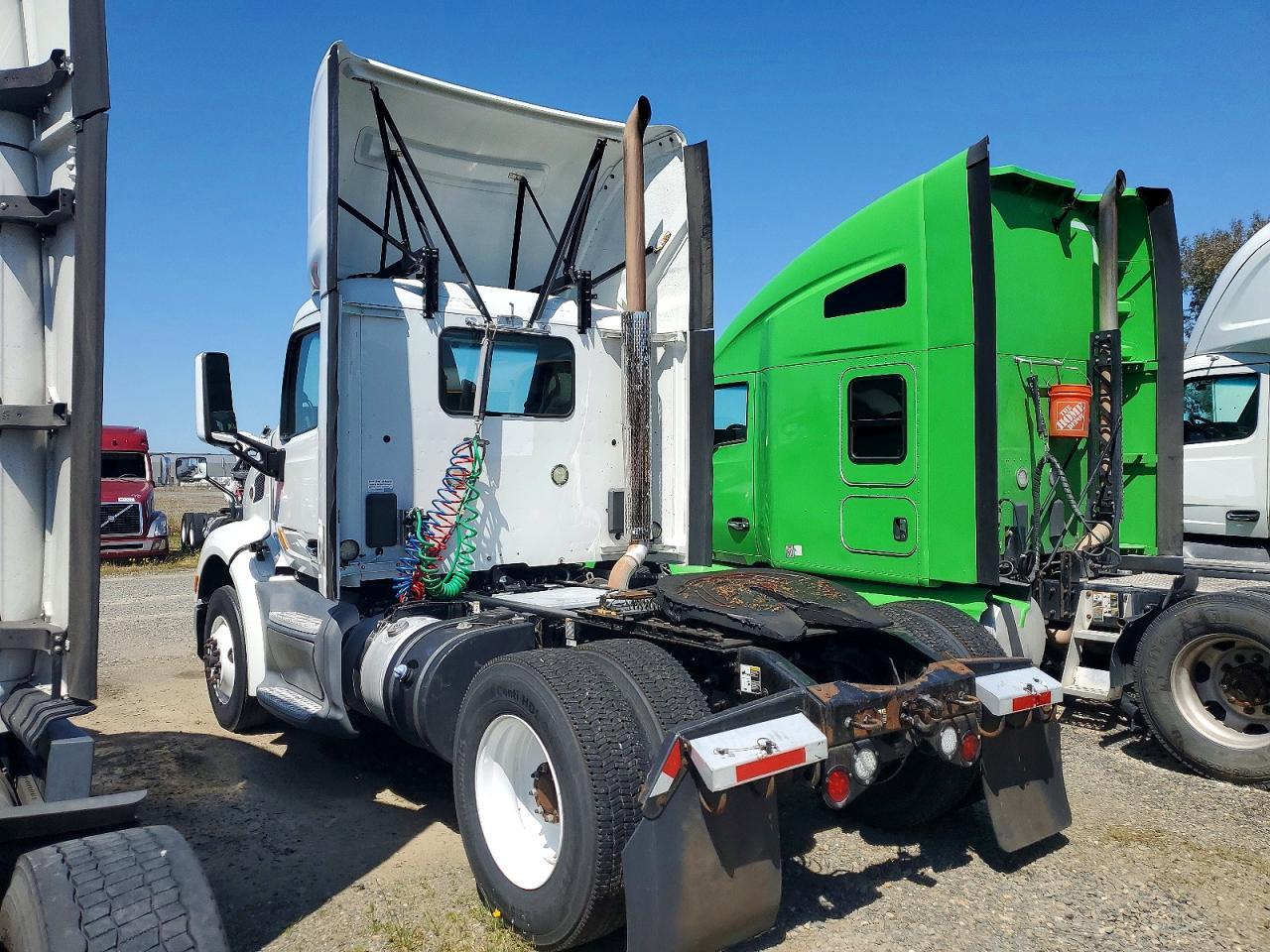 2015 Peterbilt 579 Semi Truck