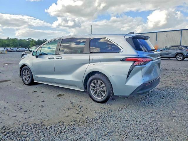 2021 Toyota Sienna le 8-passenger