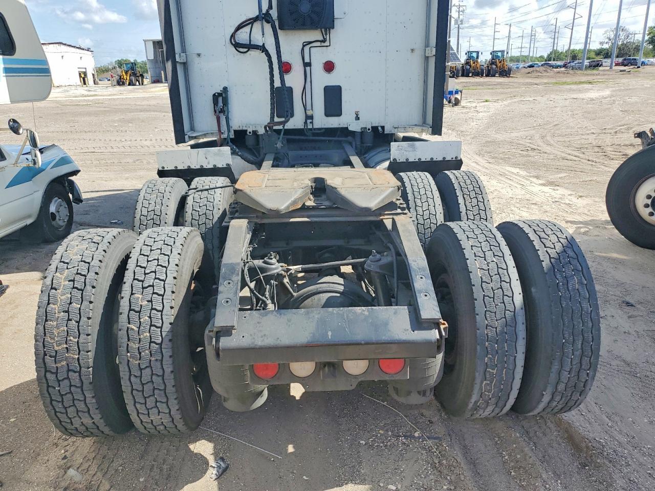 2020 Kenworth T680 Semi Truck