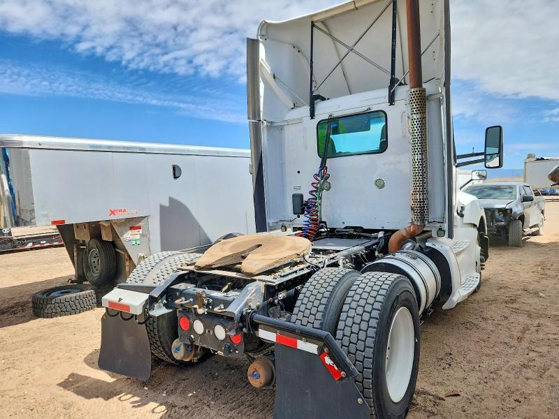 2015 Kenworth T680 Semi Truck