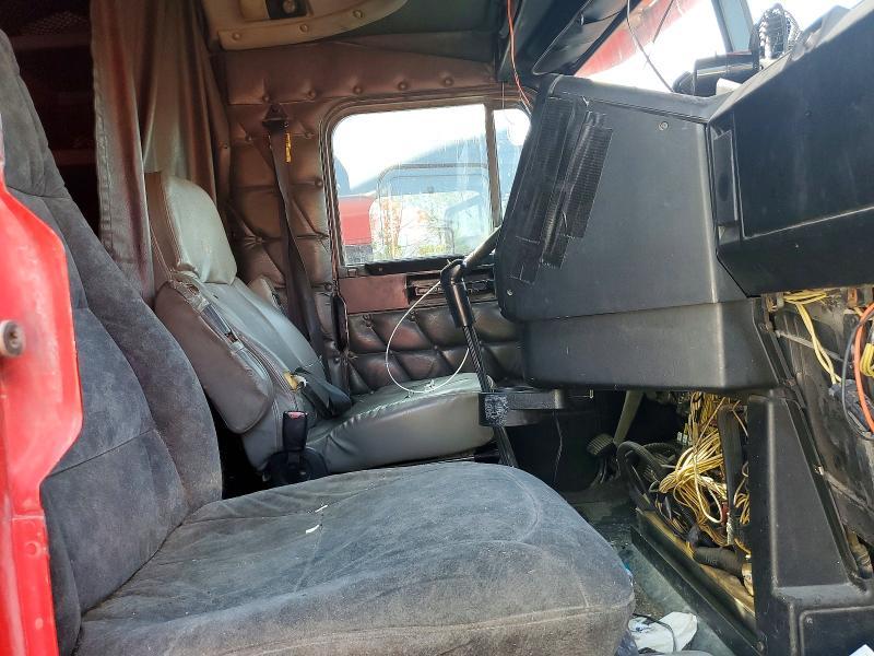 2007 Freightliner Fld132 Semi Truck