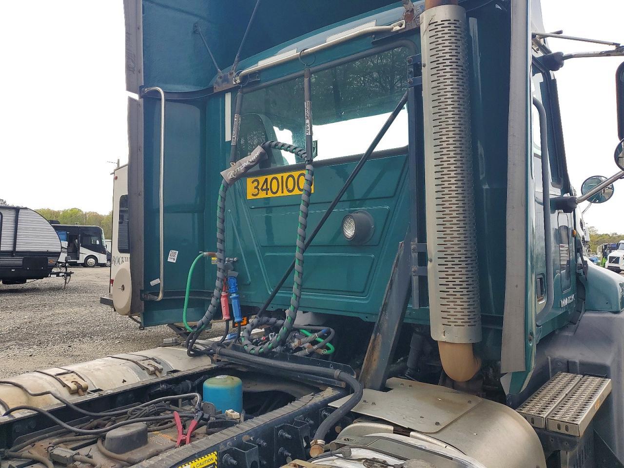 2015 Mack 600 CXU600