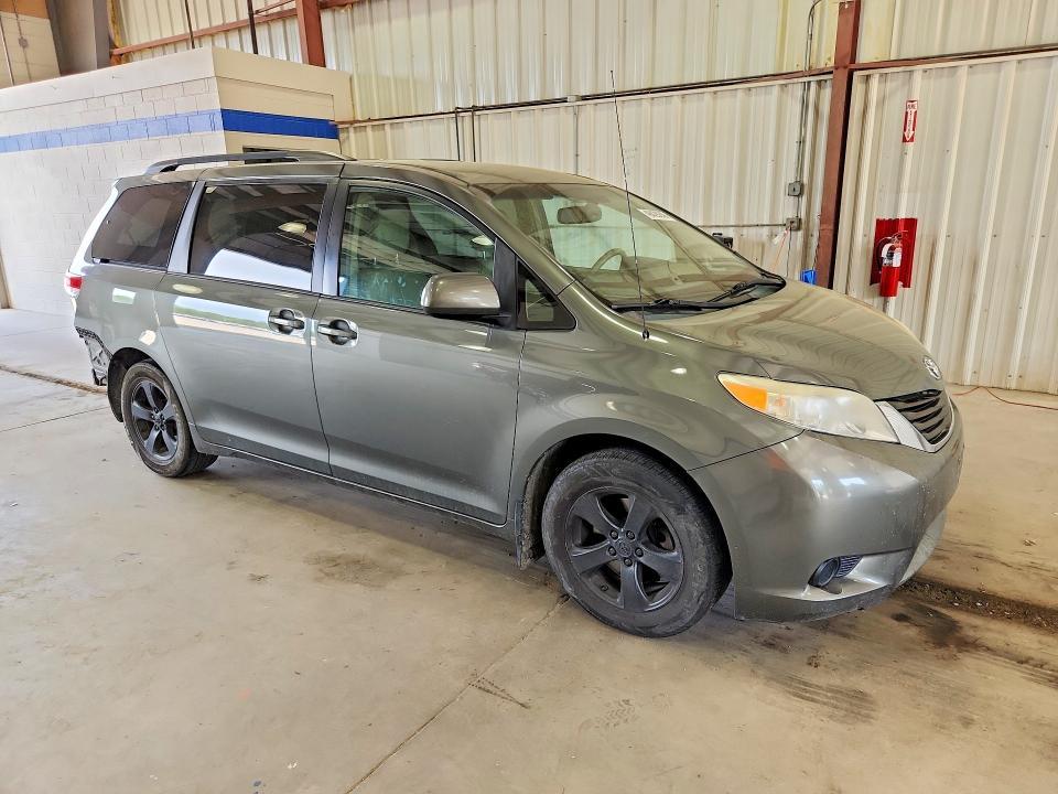 2011 Toyota Sienna le
