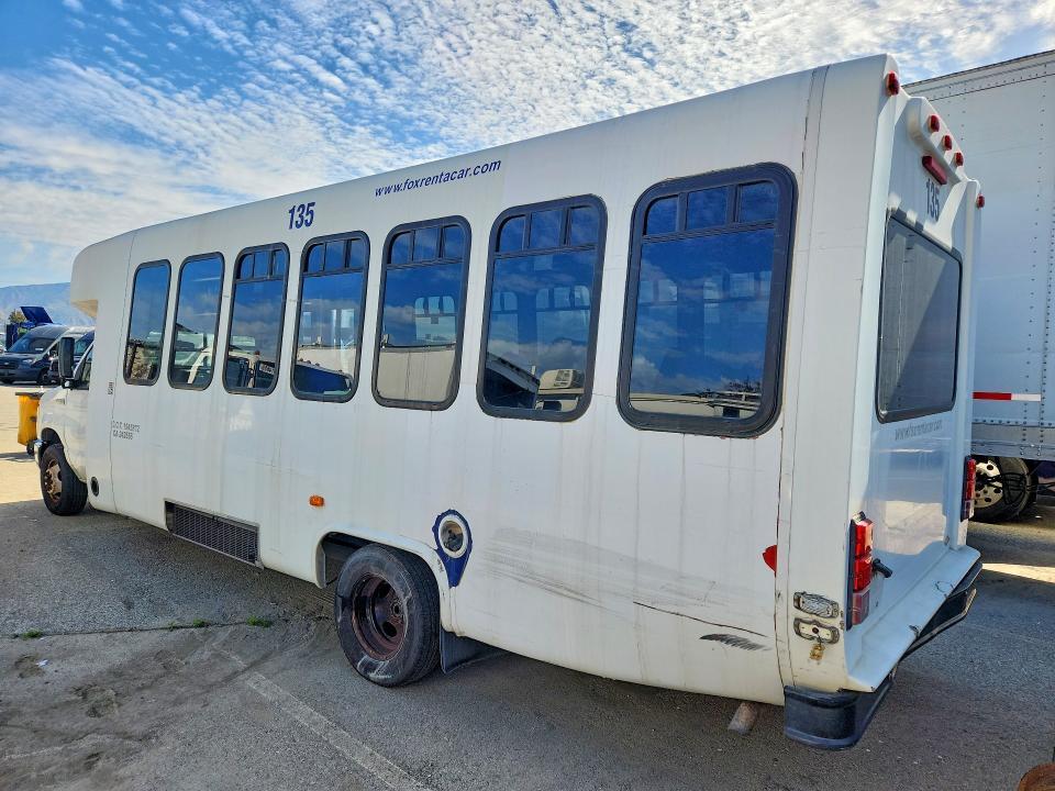 2016 Ford Econoline E450 Super Duty Cutaway Van
