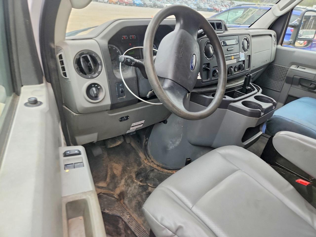 2018 Ford Econoline E450 Super Duty Cutaway Van