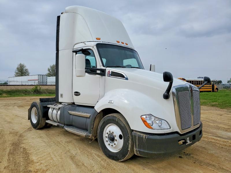 2018 Kenworth T680 Semi Truck