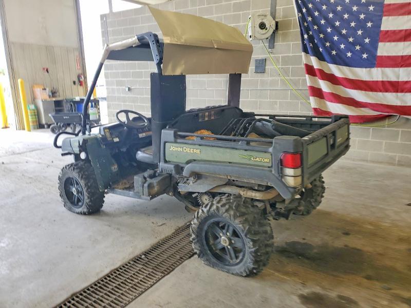 2017 John Deere 825i