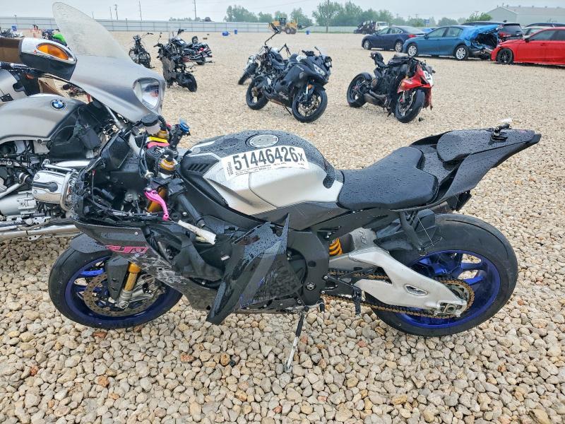 2022 Yamaha Yzfr1m