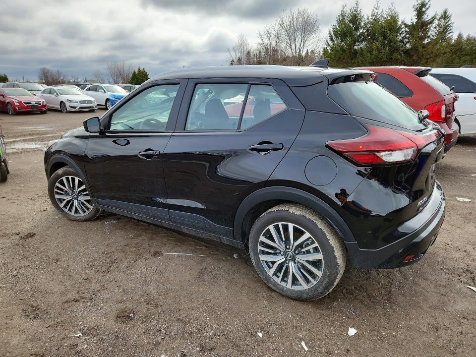 2025 Nissan Kicks Play sv