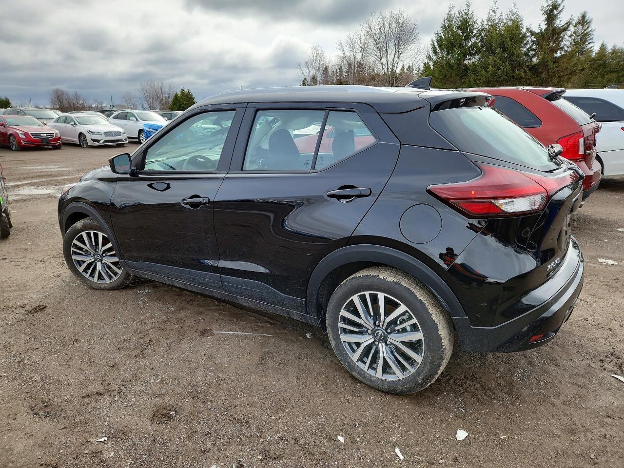 2025 Nissan Kicks Play sv