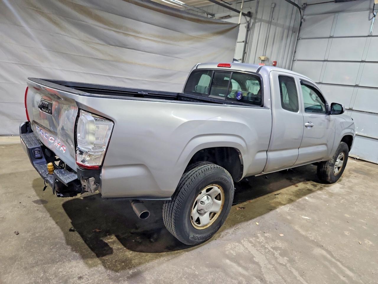 2016 Toyota Tacoma SR