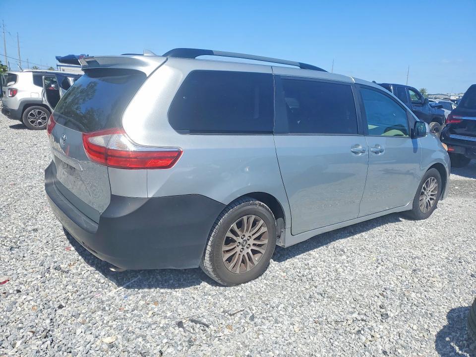 2019 Toyota Sienna xle 8-passenger