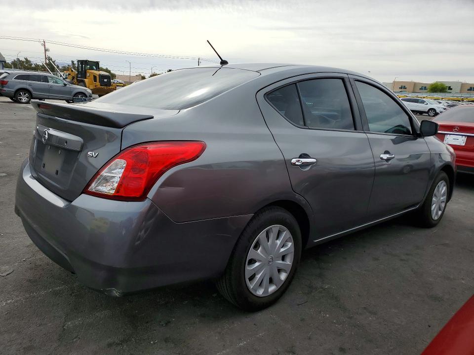 2018 Nissan Versa sv