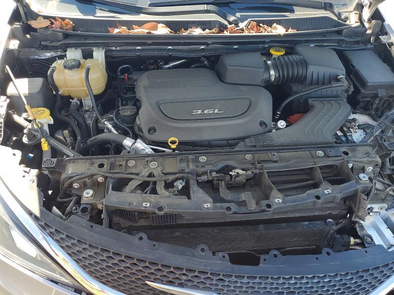 2017 Chrysler Pacifica Touring l