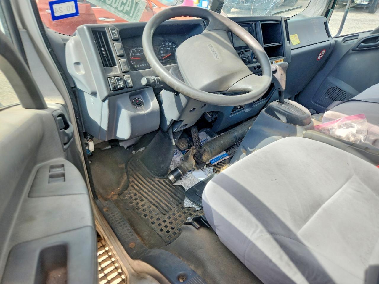 2019 Isuzu NPR BOX Truck