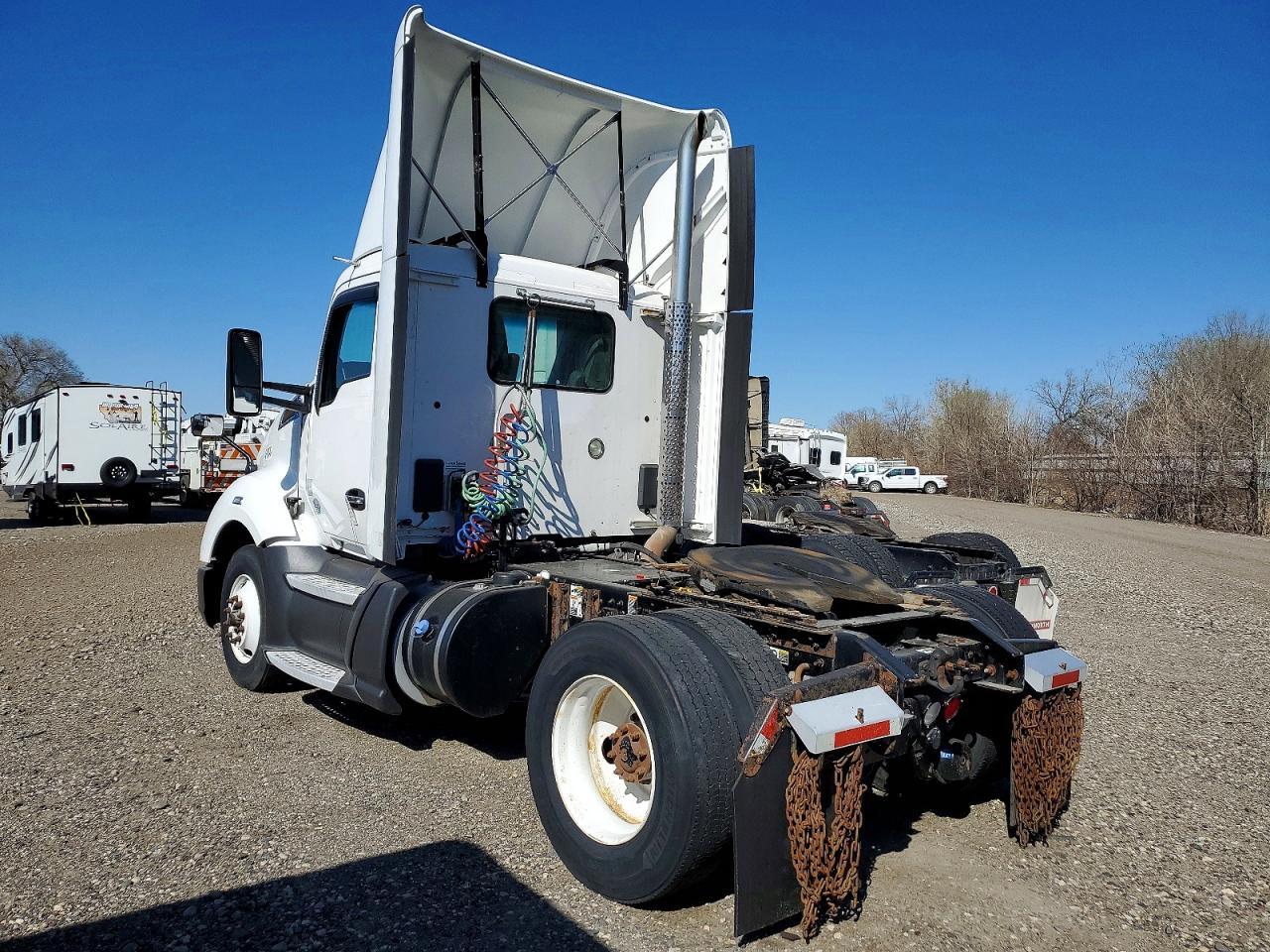 2016 Kenworth T680 Semi Truck