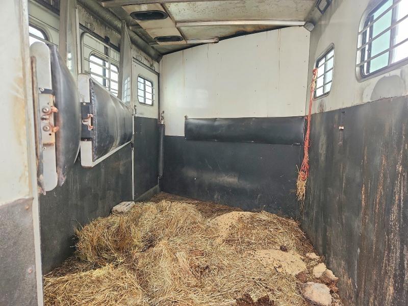 2004 Sundowner Horse Trailer