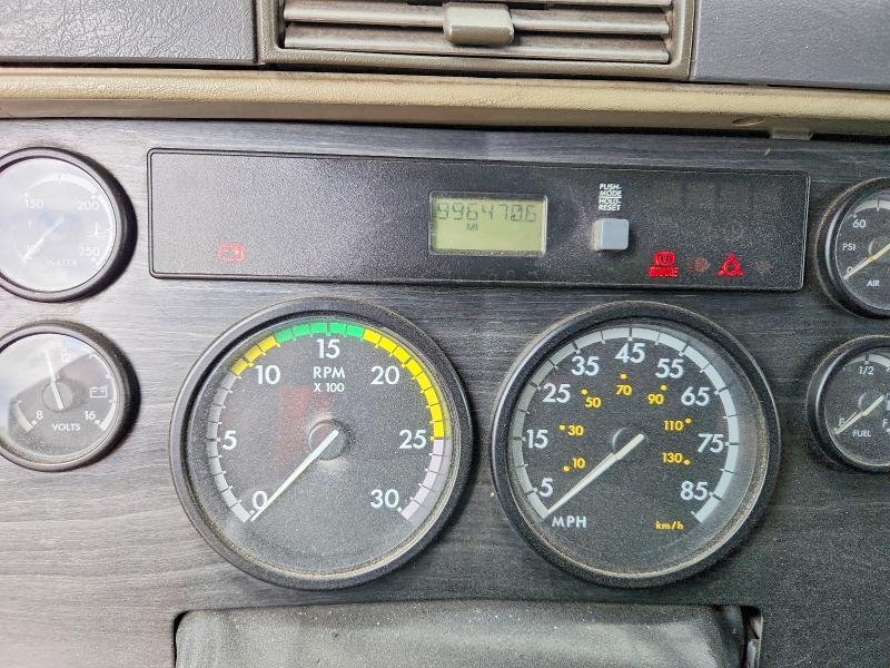 2009 Freigliner 2009 Freightliner Columbia 120 Semi Truck