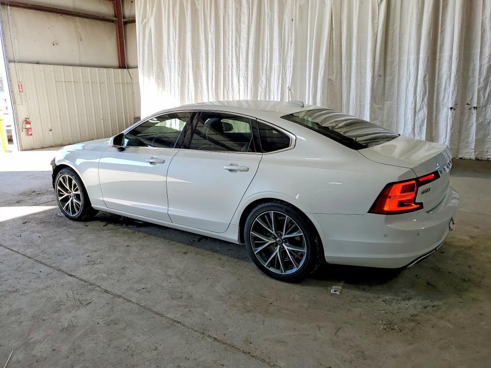 2017 Volvo S90 T6 Momentum