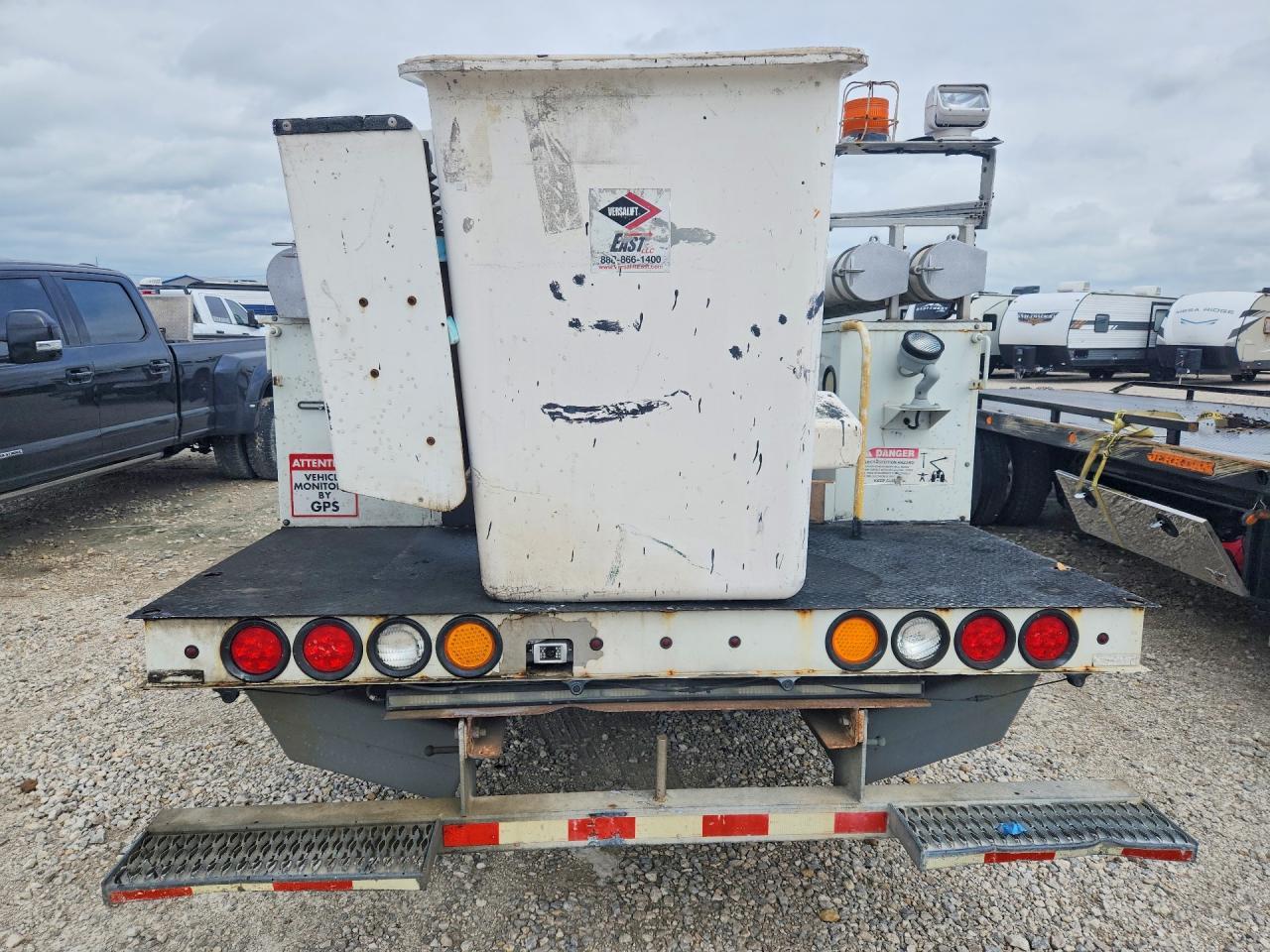 2010 Isuzu NQR Bucket Truck