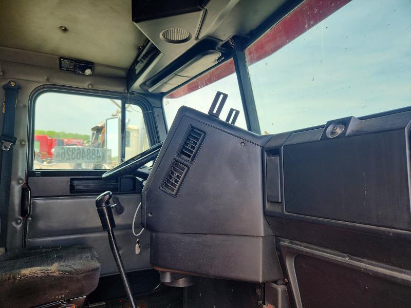 1999 Freigliner 1999 Freightliner Fld120 Semi Truck