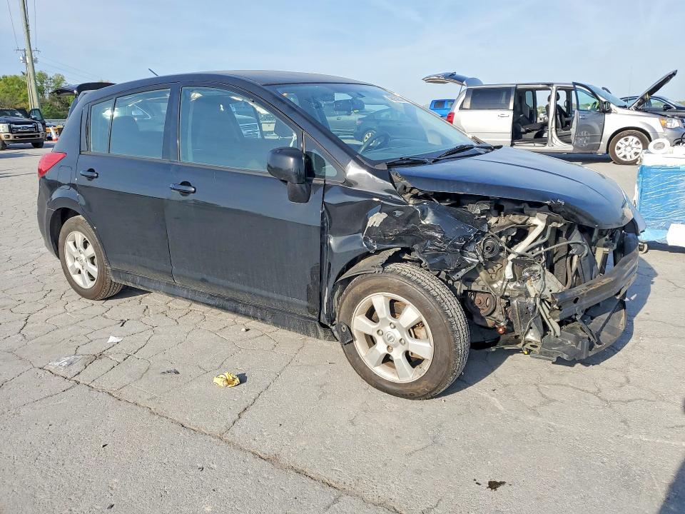 2011 Niss Versa 1.8 s