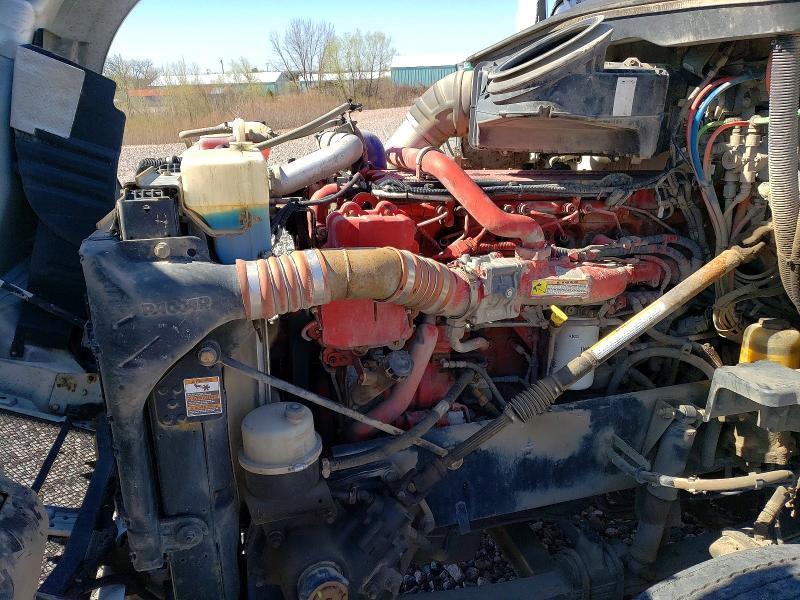 2014 Kenworth T680 Semi Truck