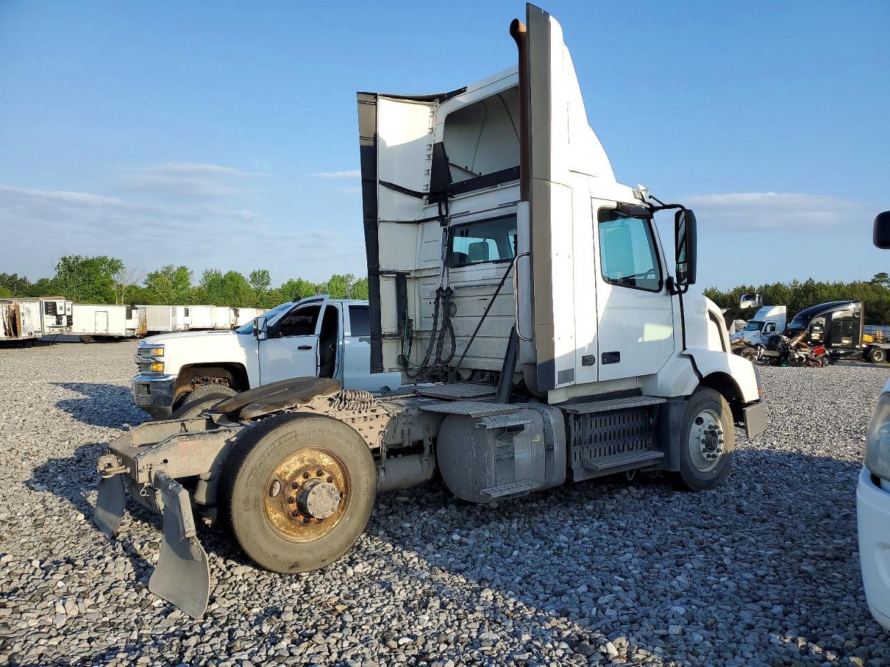 2017 Volvo VNL Semi Truck