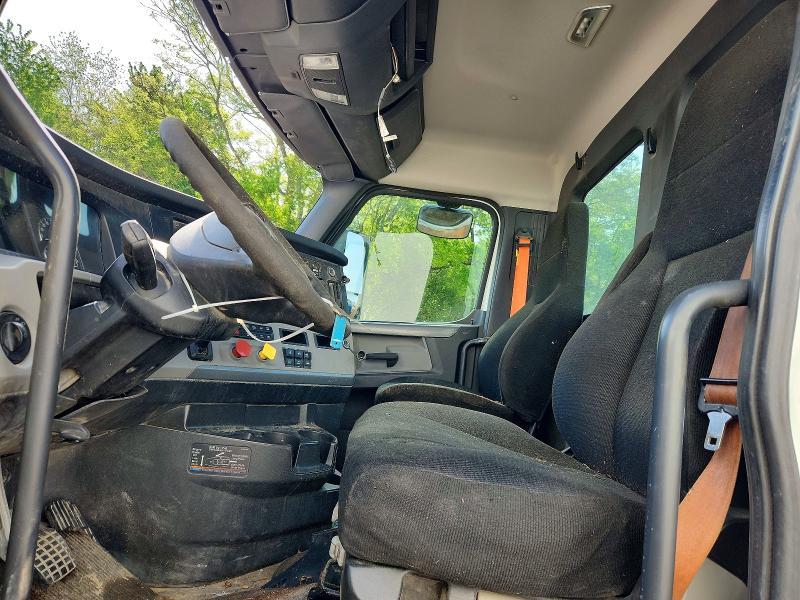 2019 Freightliner Cascadia 126 Semi Truck