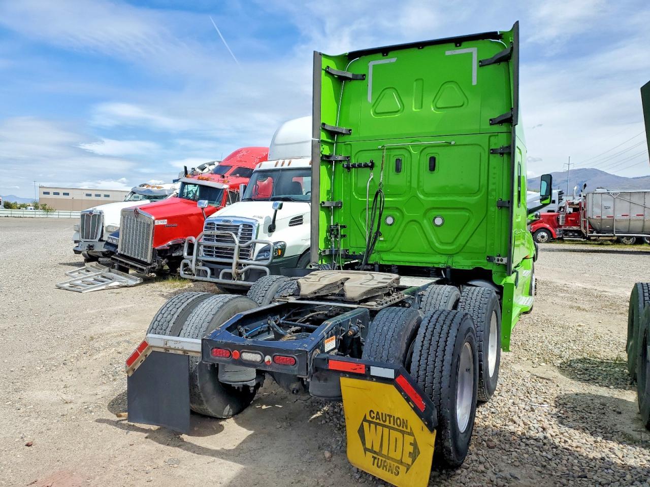 2019 Freigliner 2019 Freightliner Cascadia 126 Semi Truck