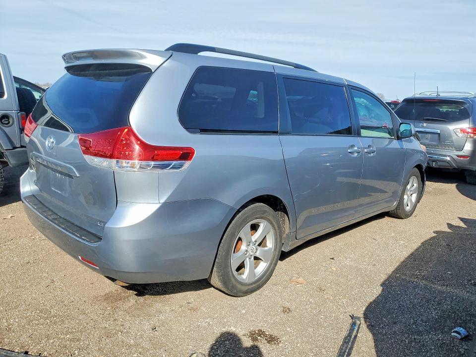 2012 Toyota Sienna le