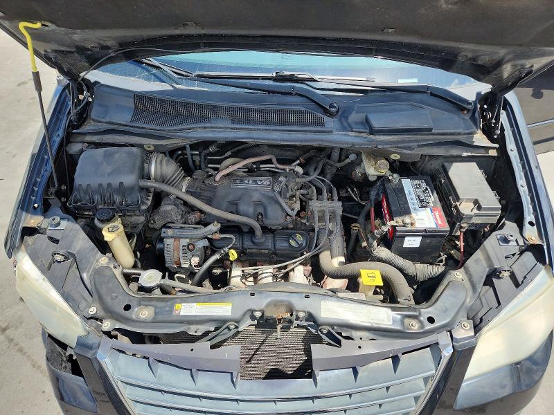 2010 Chrysler Town & Country lx