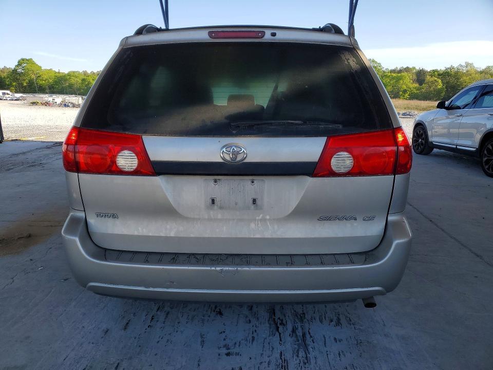 2006 Toyota Siena