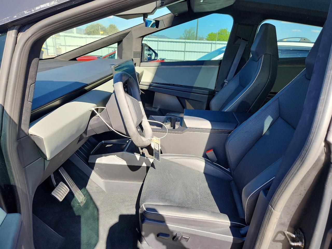 2025 Tesla Cybertruck