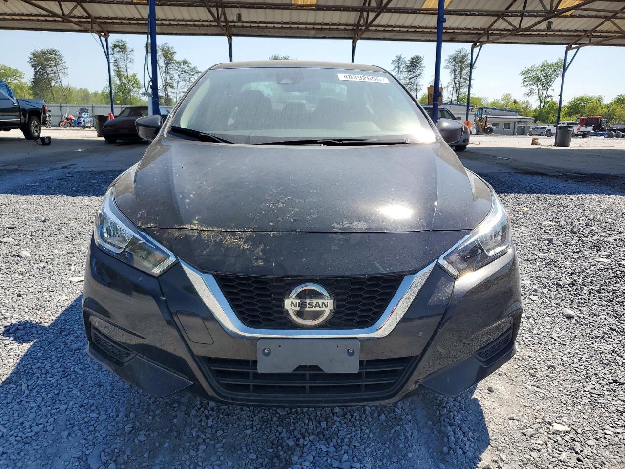 2022 Nissan Versa sv