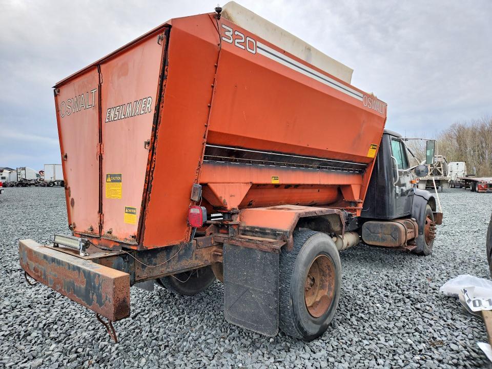 1999 International 4700 Spreader Truck