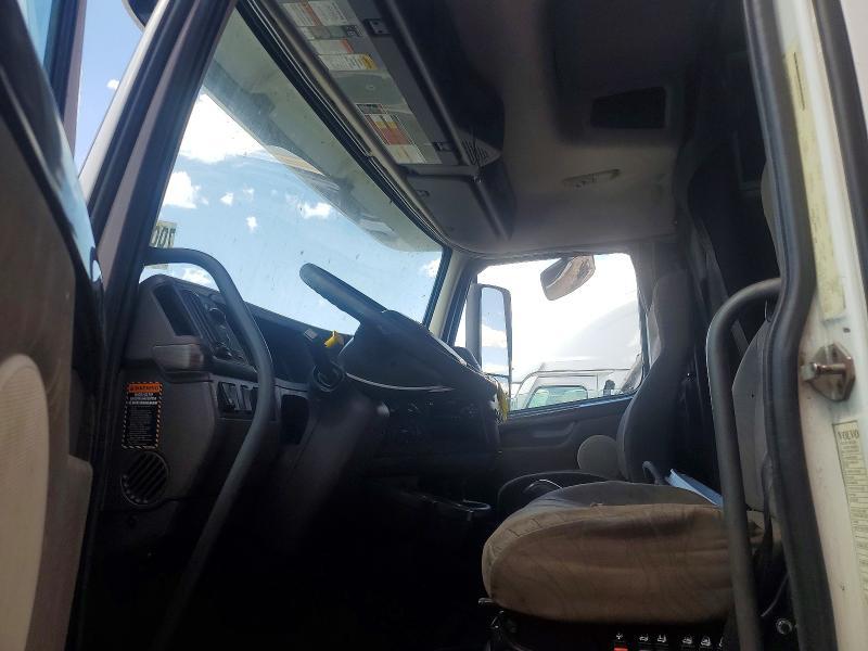 2016 Volv O VNL Semi Truck