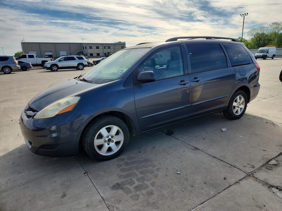 2006 Toyota Sienna le 8 Passenger