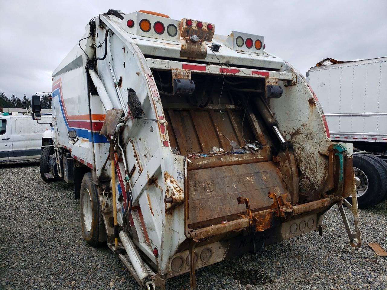 2007 International 7400 Refuse Truck