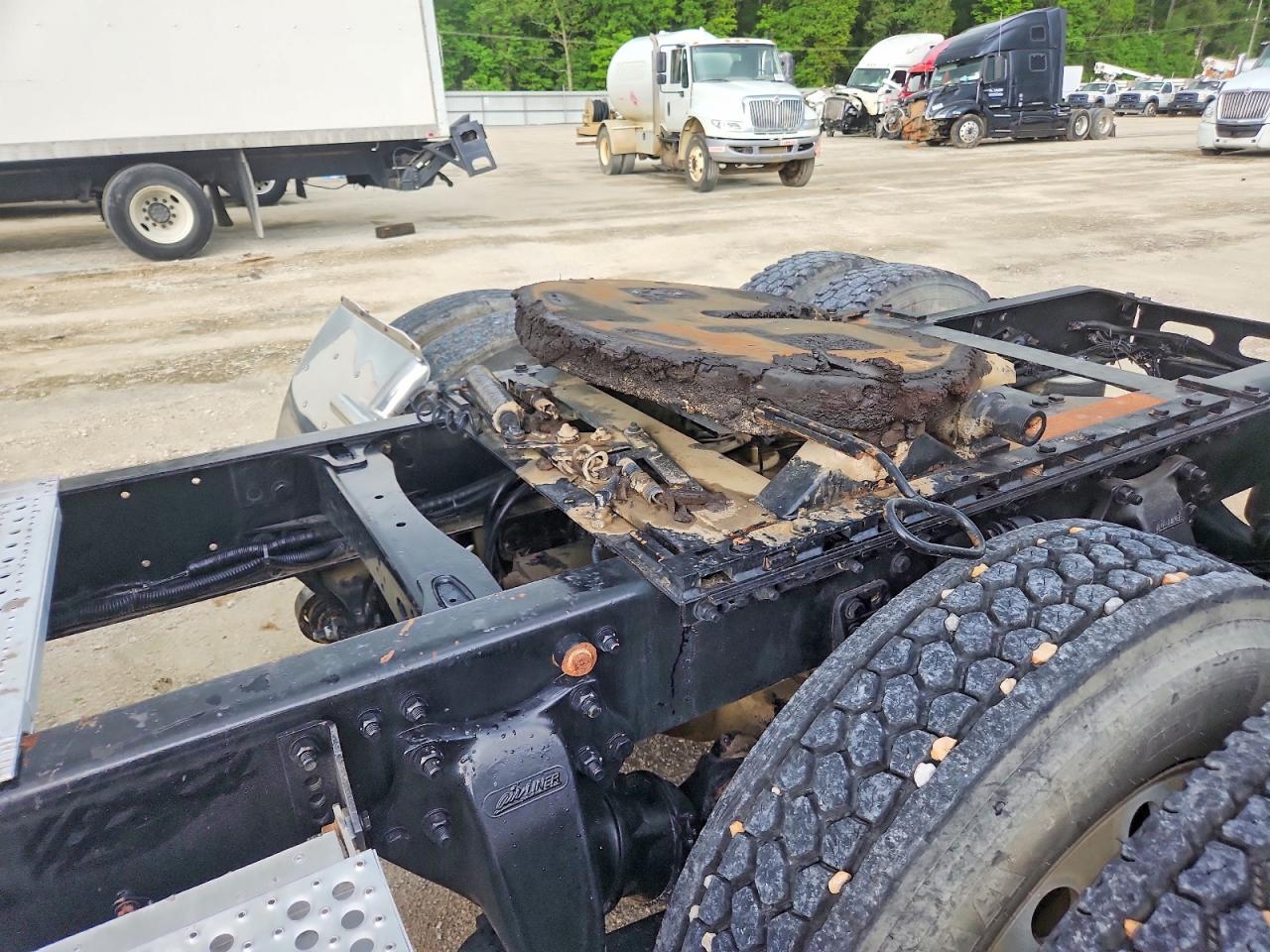 2006 Freightliner Convention-Semi Truck
