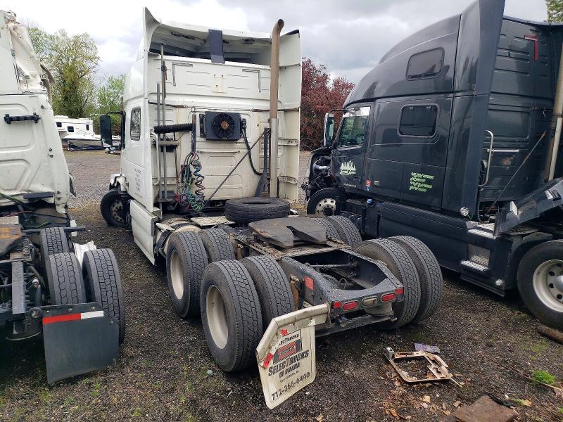 2015 Volvo VNL Semi Truck